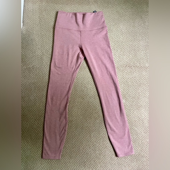 Vuori like new leggings in size xs - Picture 2 of 3